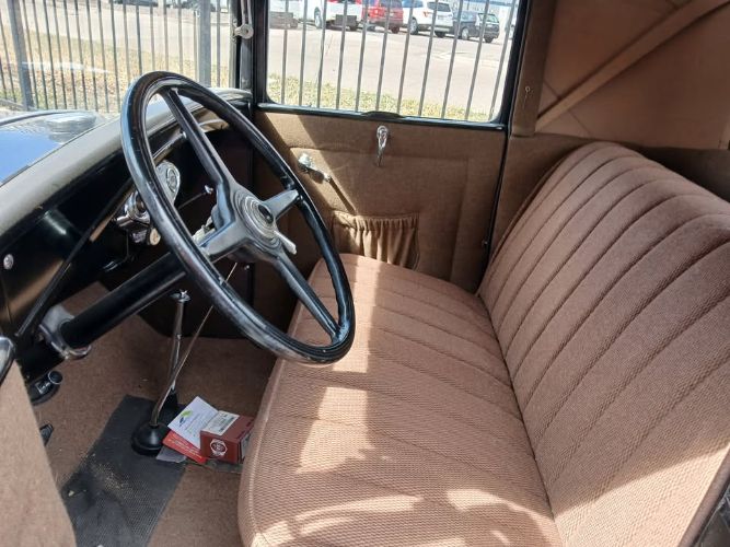 Ford-Model-a-1930-BlackTan-Top-Tan-4