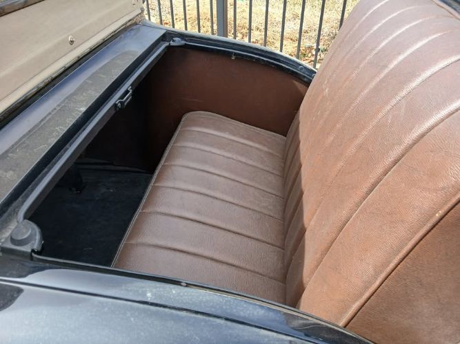 Ford-Model-a-1930-BlackTan-Top-Tan-5