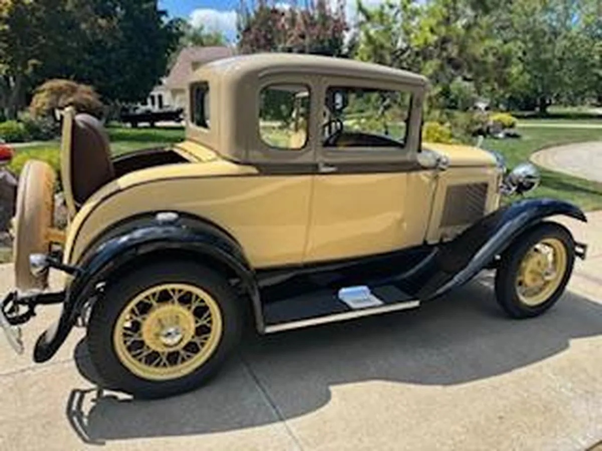 Ford-Model-a-1930-Tacoma-Cream-Tan-1