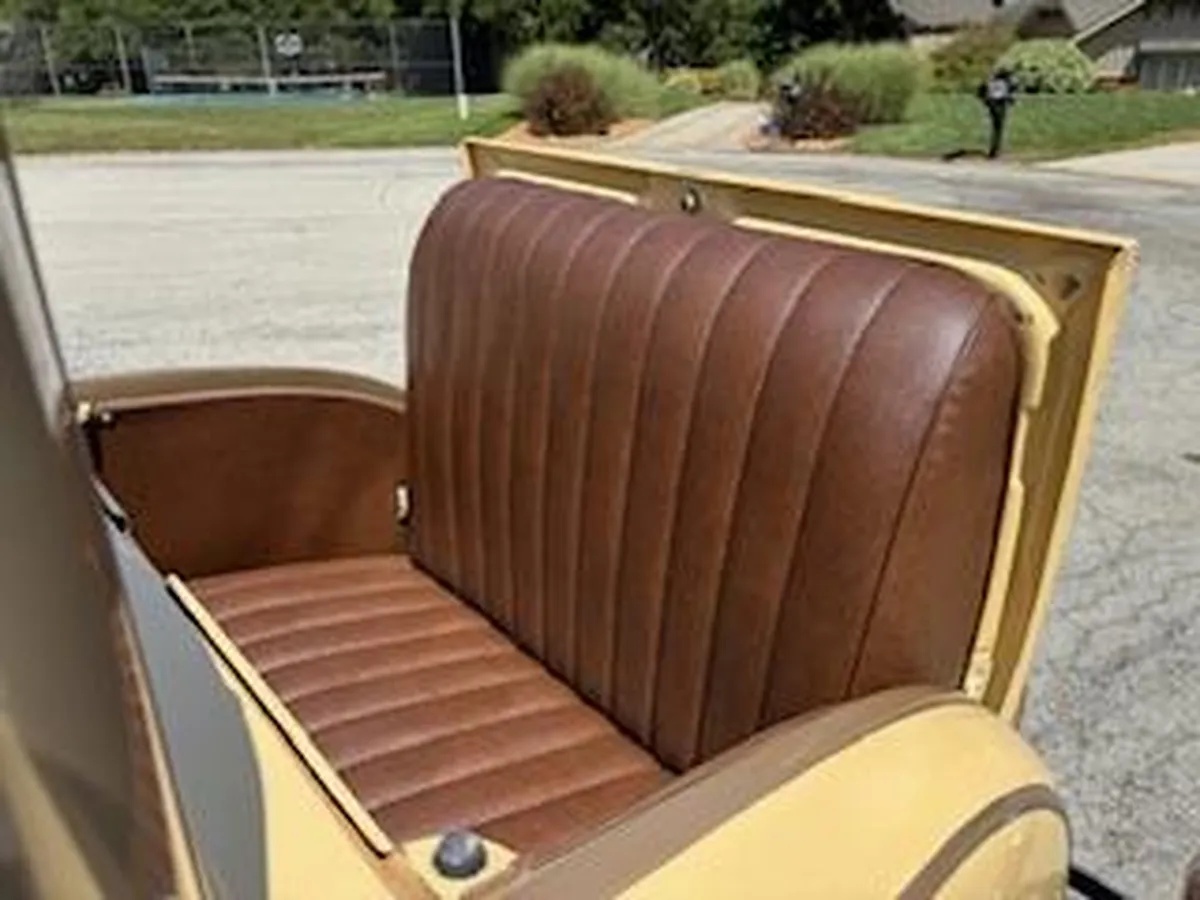 Ford-Model-a-1930-Tacoma-Cream-Tan-12