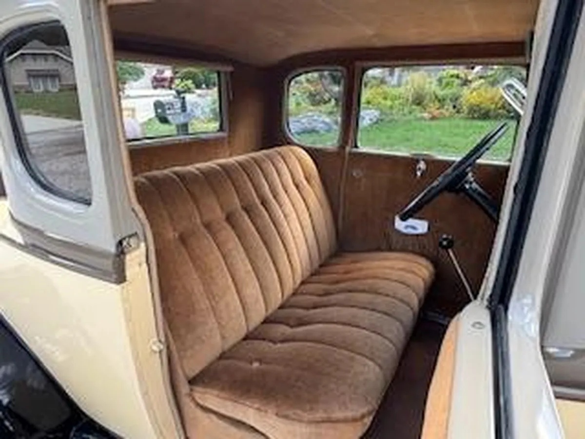 Ford-Model-a-1930-Tacoma-Cream-Tan-9