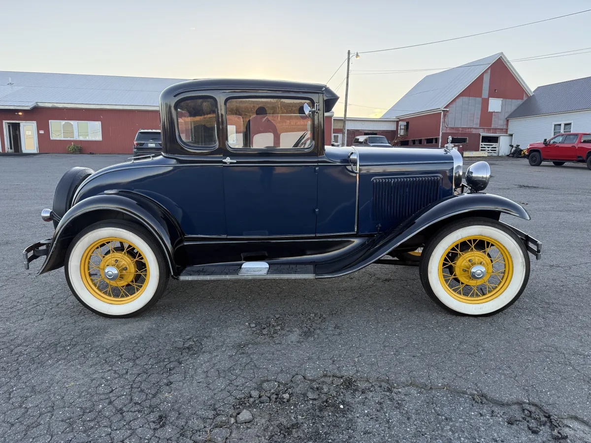 Ford-Model-a-1931-Black-Green-2