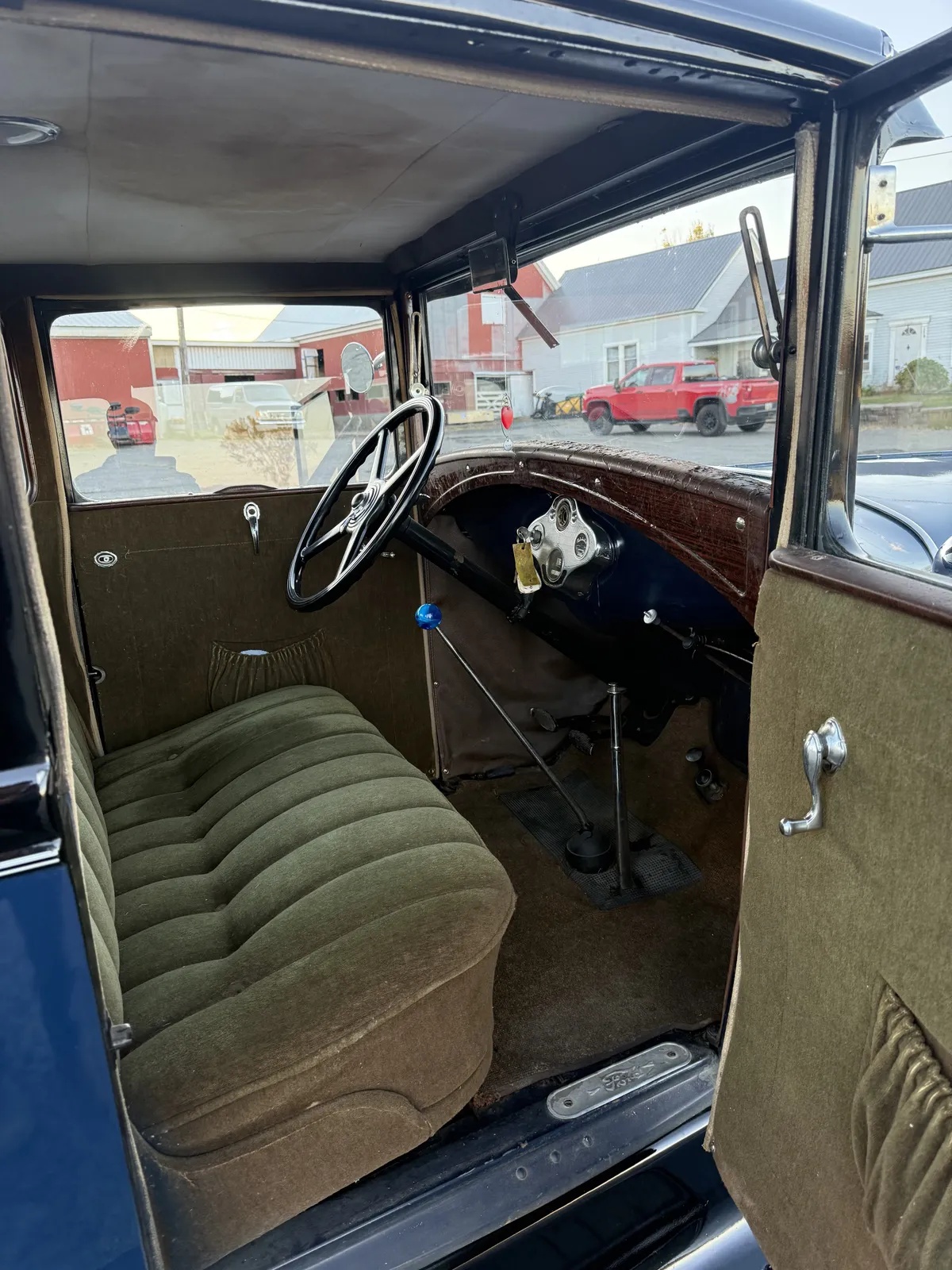 Ford-Model-a-1931-Black-Green-5