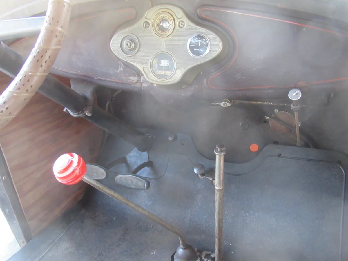 Ford-Model-a-1931-Tan-10