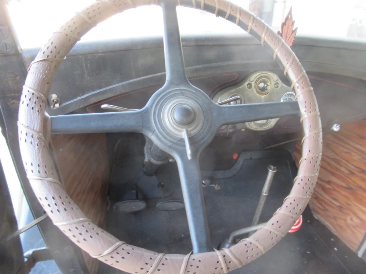 Ford-Model-a-1931-Tan-9