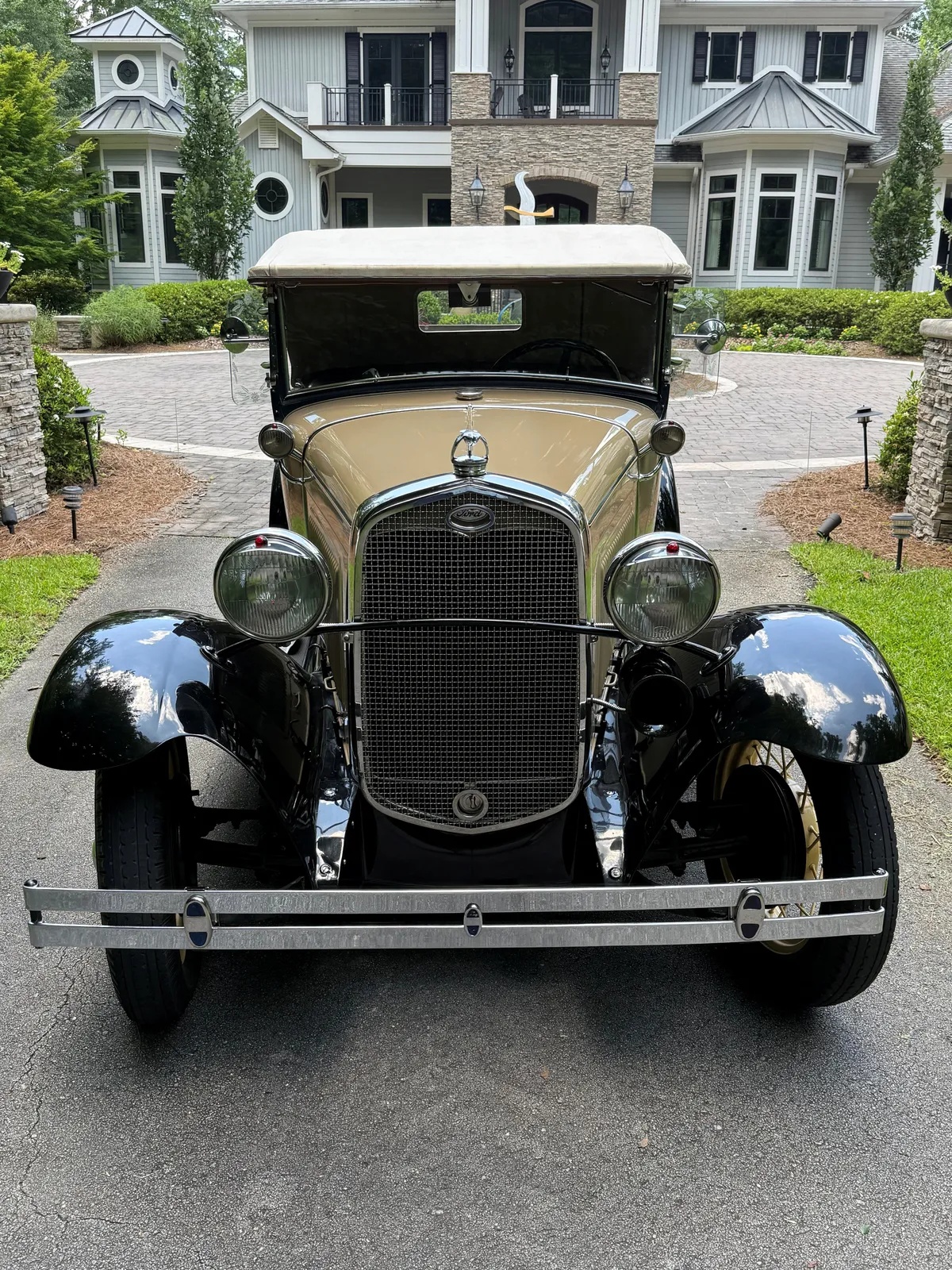 Ford-Model-a-1931-Tan-With-Black-Fenders-Tan-2
