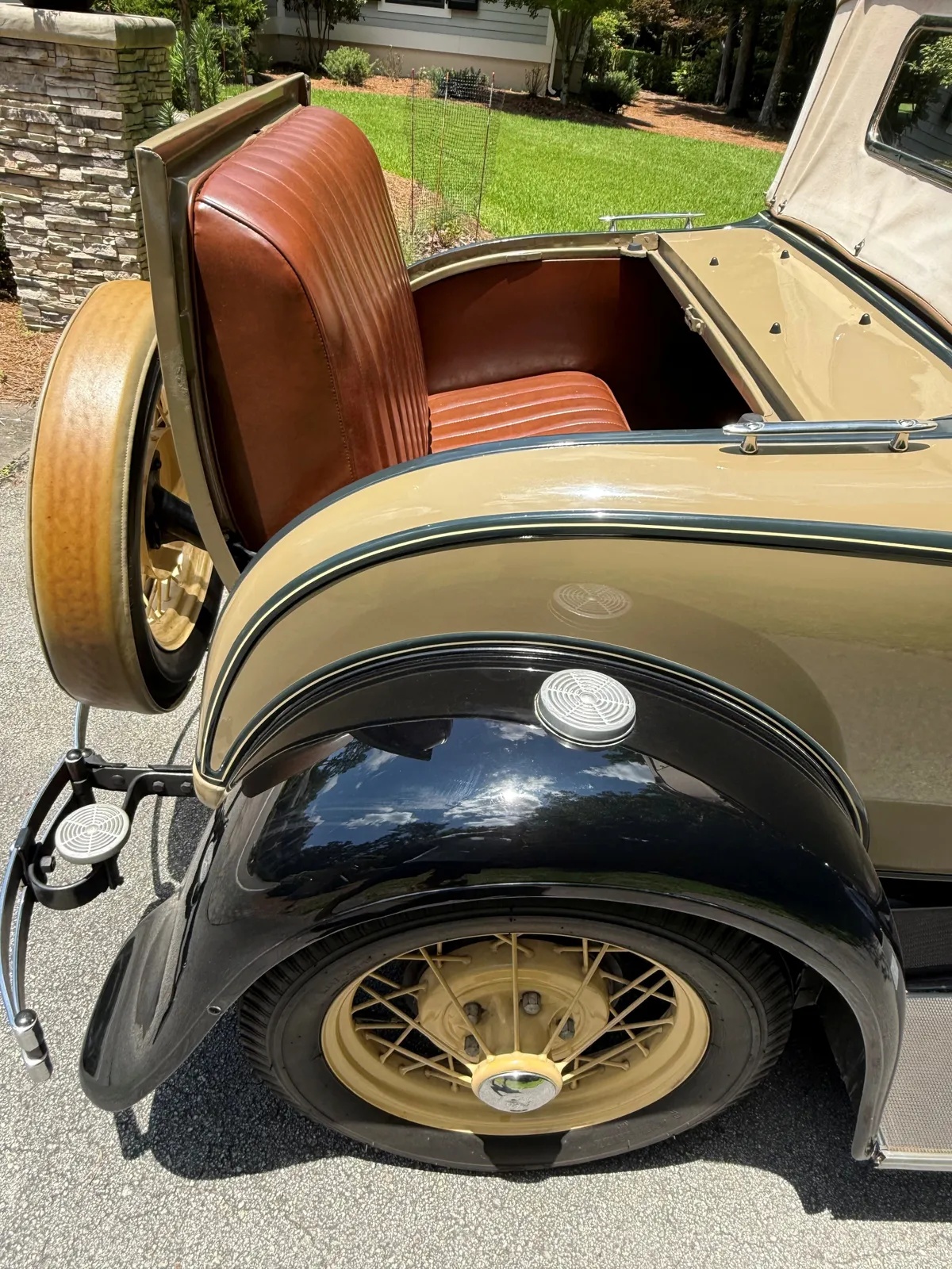 Ford-Model-a-1931-Tan-With-Black-Fenders-Tan-3