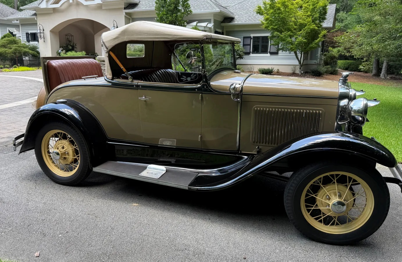 Ford-Model-a-1931-Tan-With-Black-Fenders-Tan-4