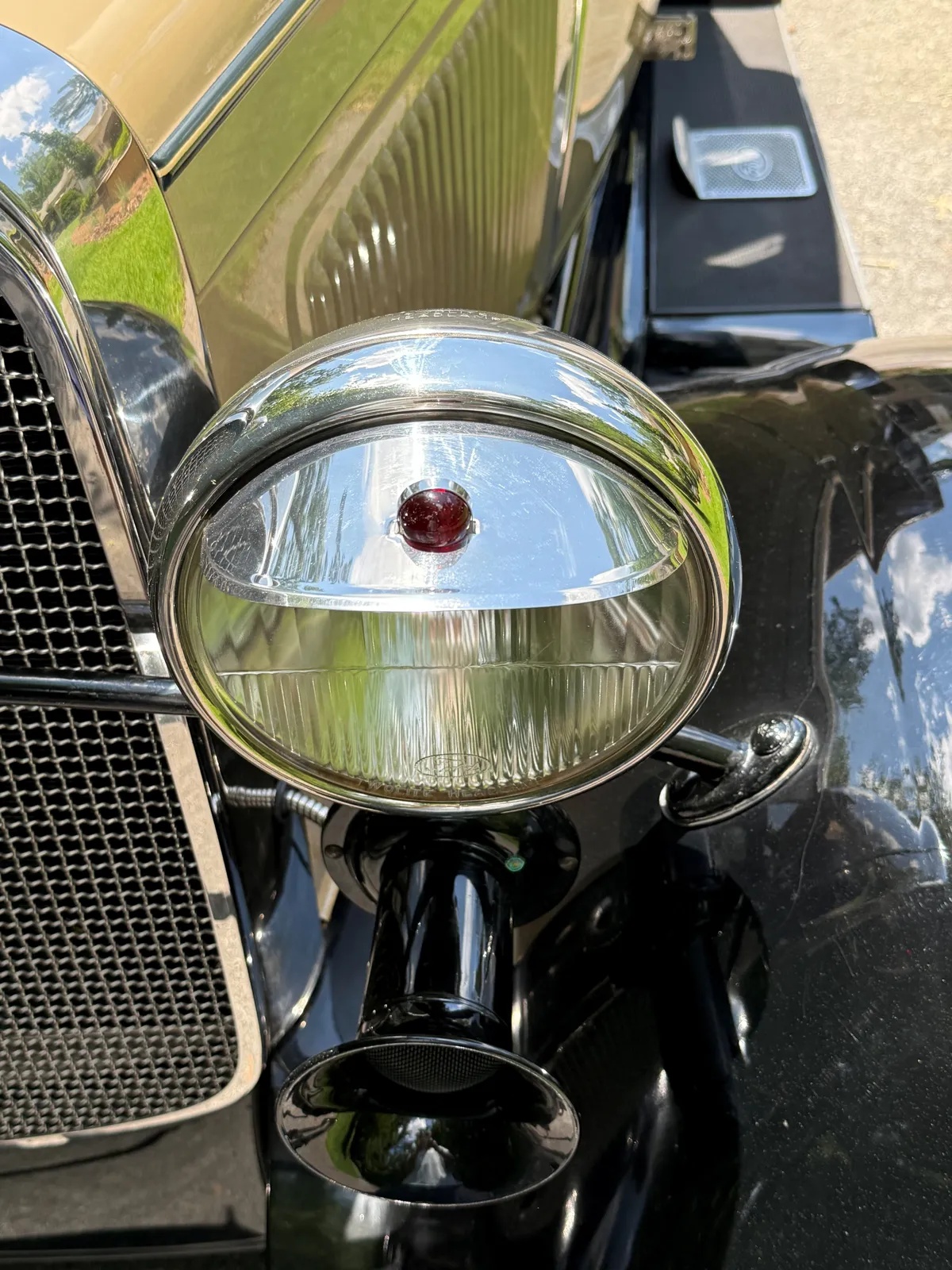 Ford-Model-a-1931-Tan-With-Black-Fenders-Tan-7