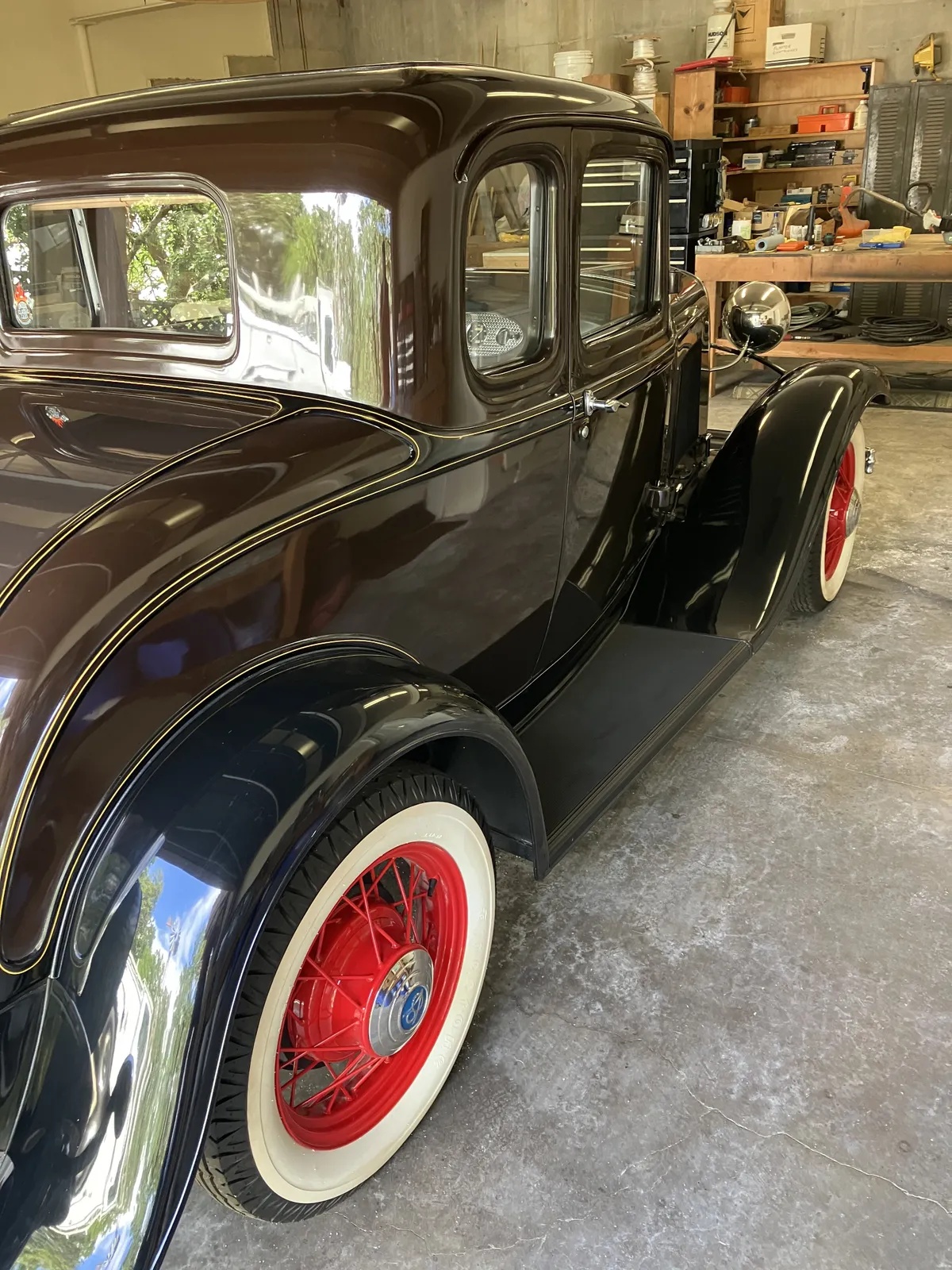 Ford-Model-b-1932-Black-Brown-1