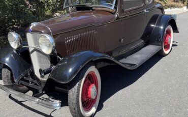 Ford-Model-b-1932-Black-Brown-10