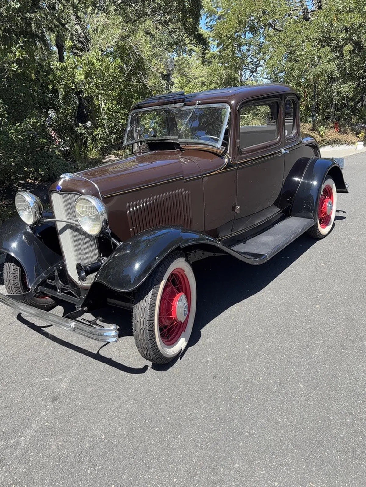 Ford-Model-b-1932-Black-Brown-10