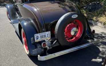 Ford-Model-b-1932-Black-Brown-11