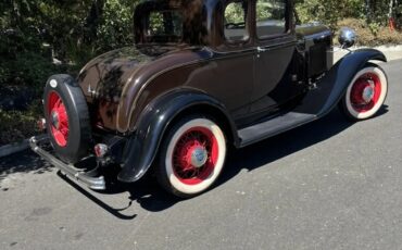 Ford-Model-b-1932-Black-Brown-12