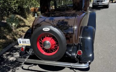 Ford-Model-b-1932-Black-Brown-13