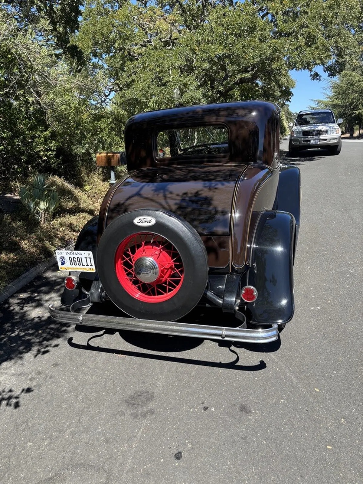 Ford-Model-b-1932-Black-Brown-13
