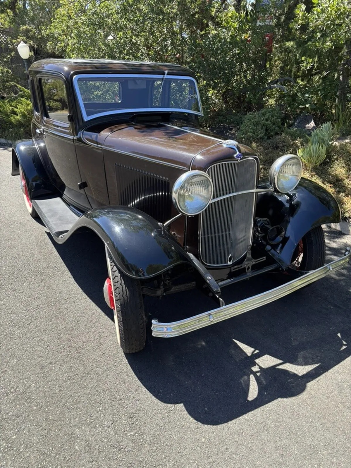 Ford-Model-b-1932-Black-Brown-15