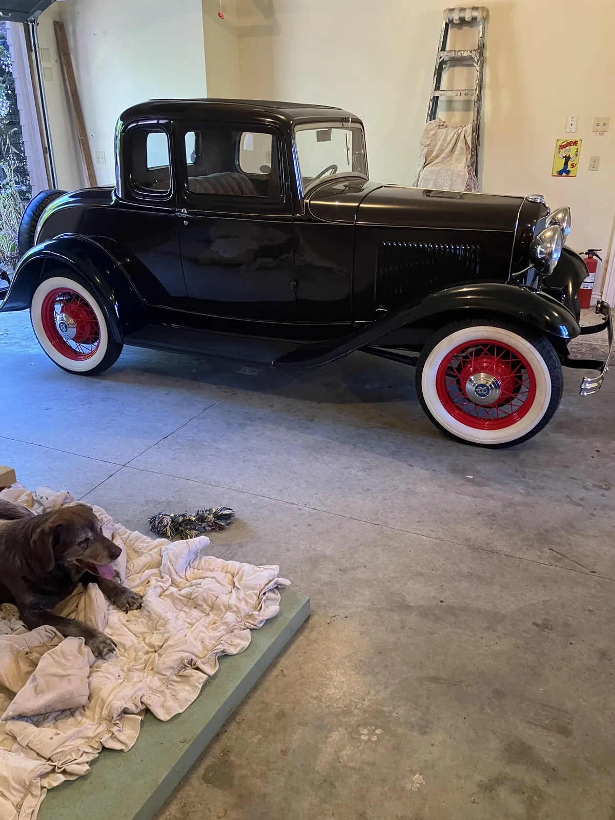 Ford-Model-b-1932-Black-Brown-17