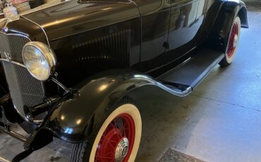 Ford-Model-b-1932-Black-Brown-18