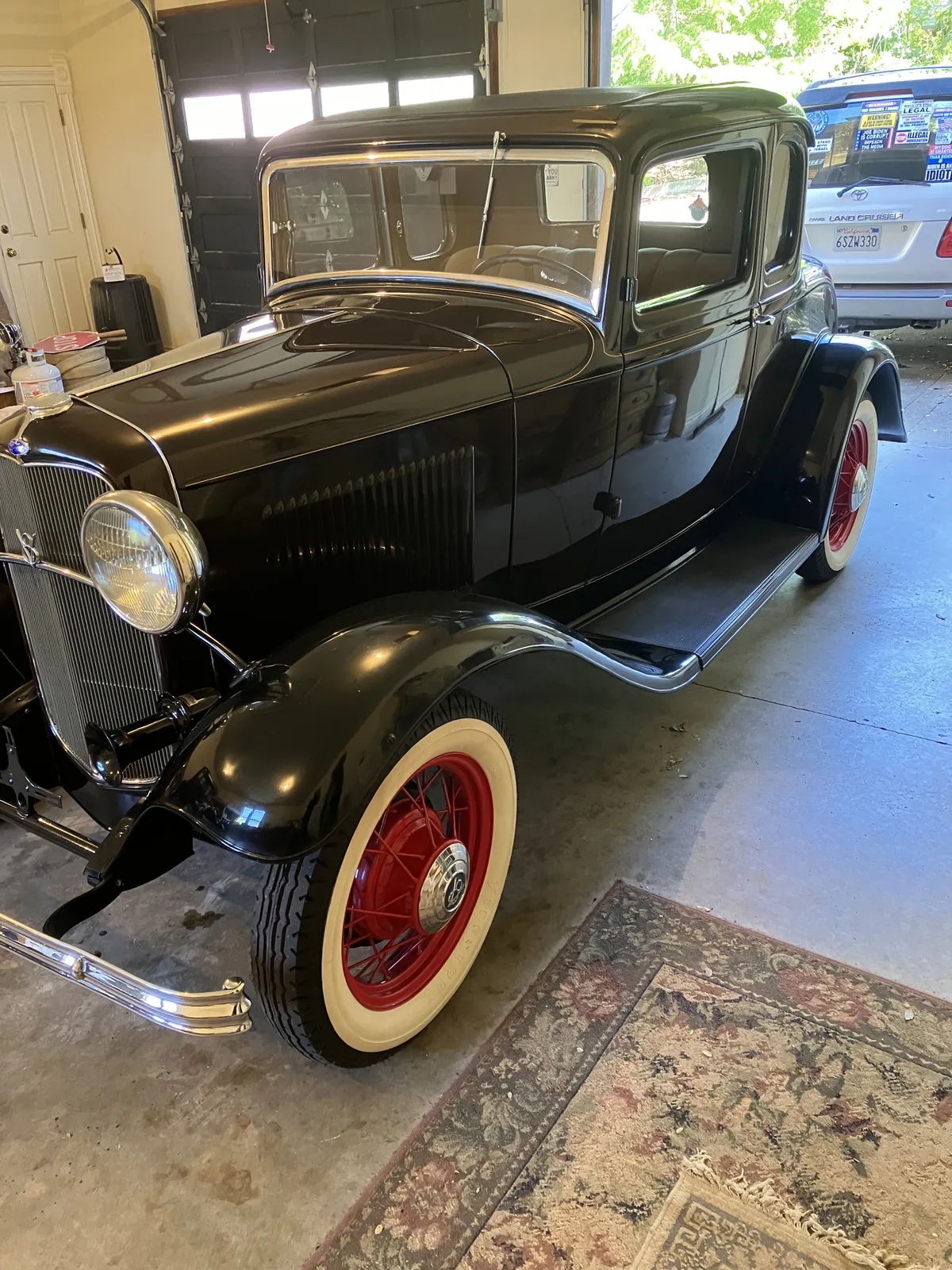 Ford-Model-b-1932-Black-Brown-18