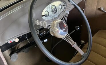 Ford-Model-b-1932-Black-Brown-4