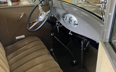 Ford-Model-b-1932-Black-Brown-6