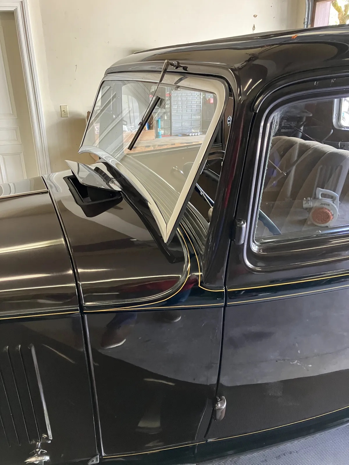 Ford-Model-b-1932-Black-Brown-8