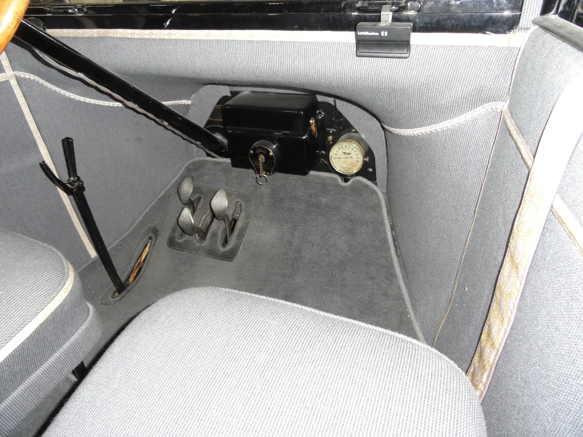 Ford-Model-t-1915-9