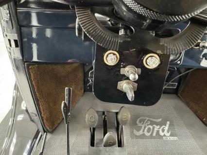 Ford-Model-t-1923-Black-Brown-35