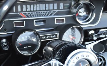 Ford-Mustang-1964-Maroon-Metalic-Black-Vinyl-4