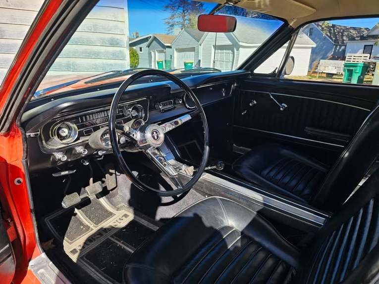 Ford-Mustang-1964-red-black-2