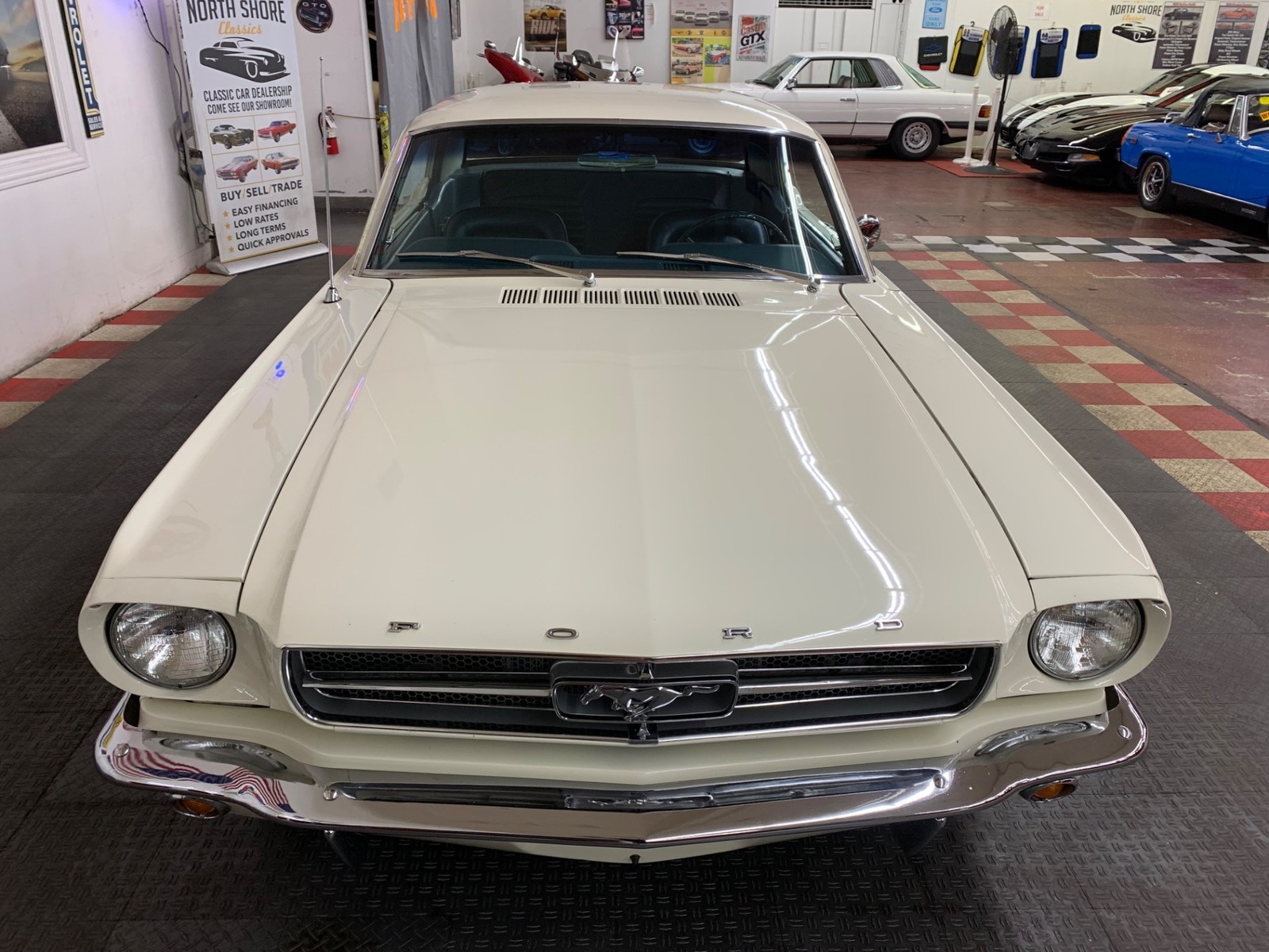 Ford-Mustang-1965-2-door-11