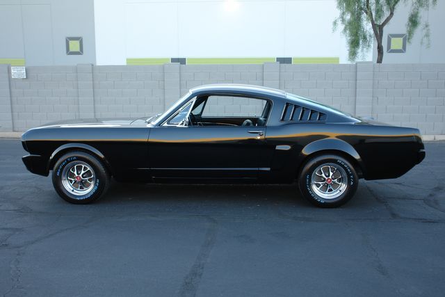 Ford-Mustang-1965-Black-Black-10