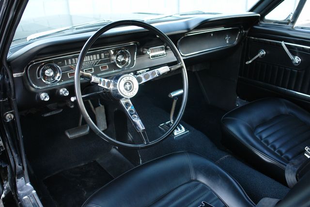 Ford-Mustang-1965-Black-Black-17