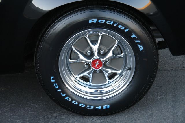 Ford-Mustang-1965-Black-Black-23