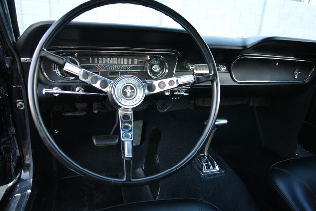 Ford-Mustang-1965-Black-Black-27