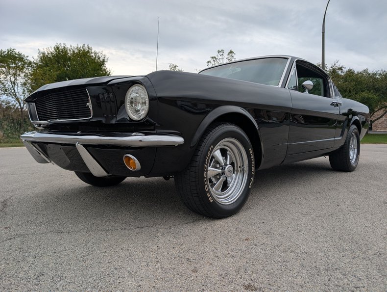 Ford-Mustang-1965-Black-Black-3