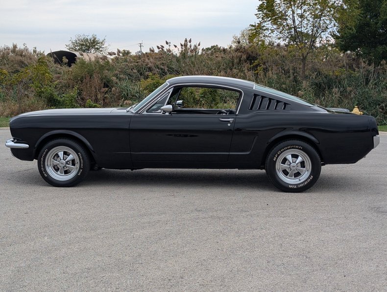 Ford-Mustang-1965-Black-Black-32