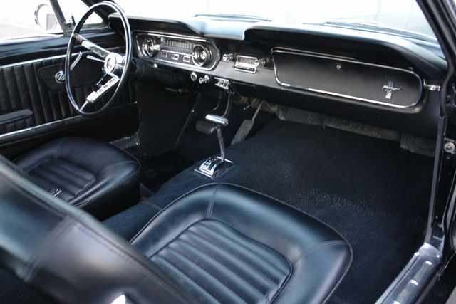 Ford-Mustang-1965-Black-Black-32