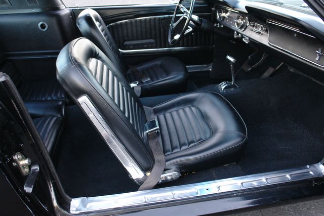 Ford-Mustang-1965-Black-Black-33