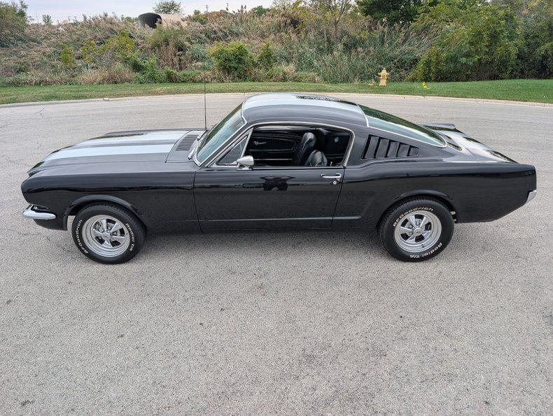 Ford-Mustang-1965-Black-Black-34