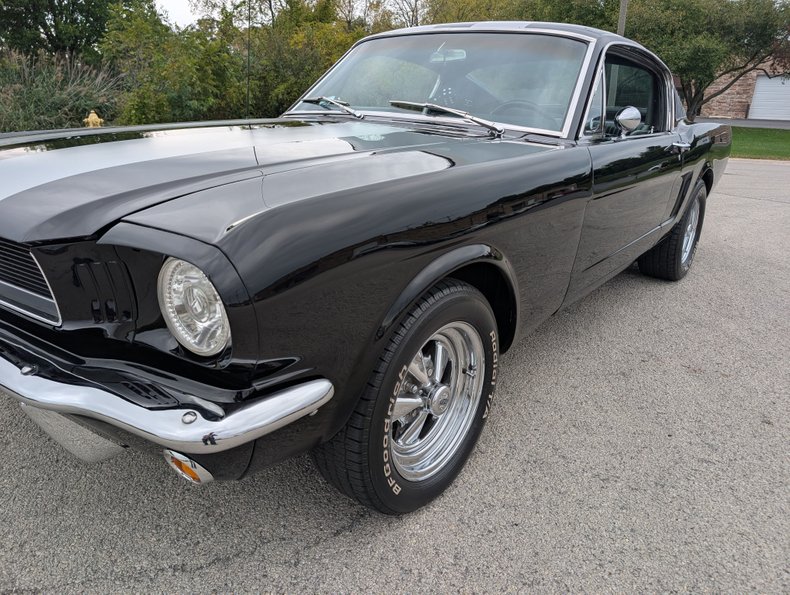 Ford-Mustang-1965-Black-Black-38