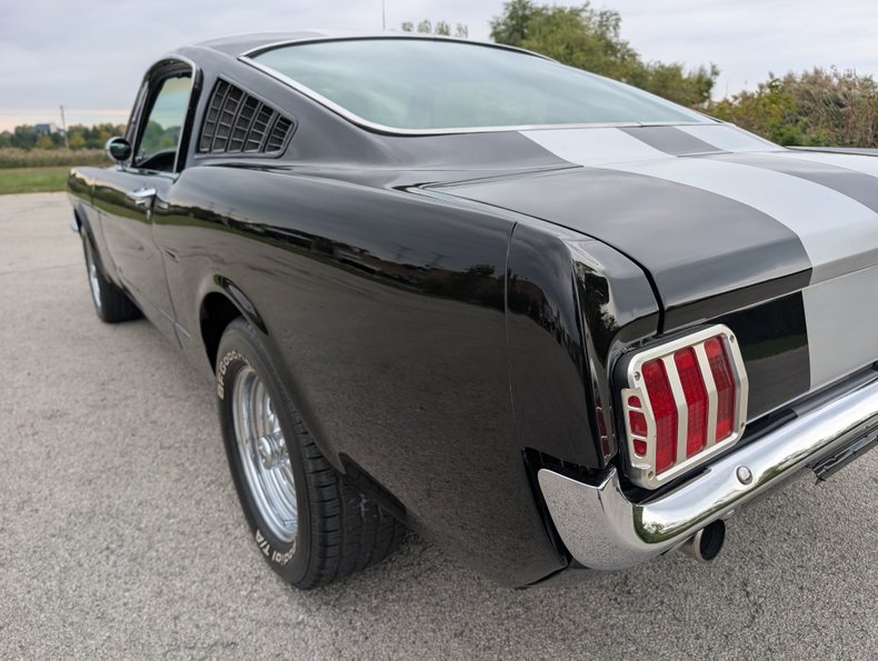 Ford-Mustang-1965-Black-Black-42