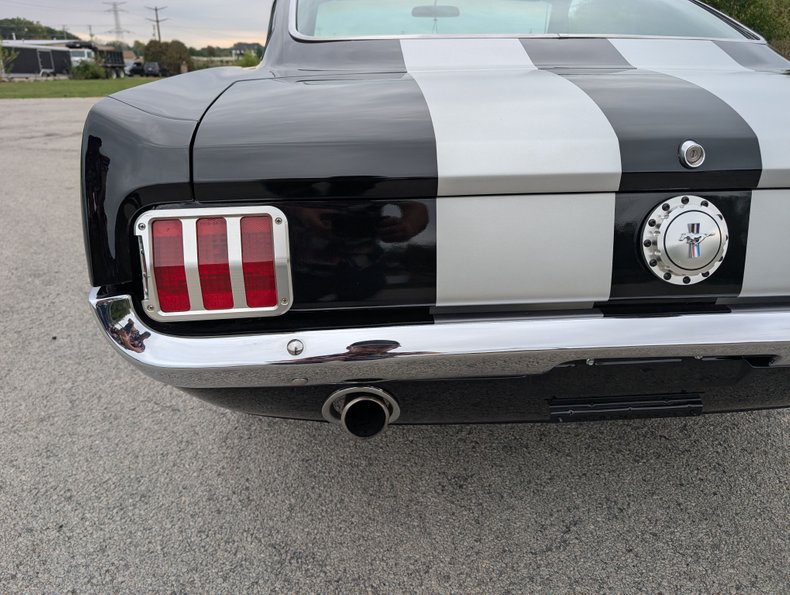 Ford-Mustang-1965-Black-Black-44