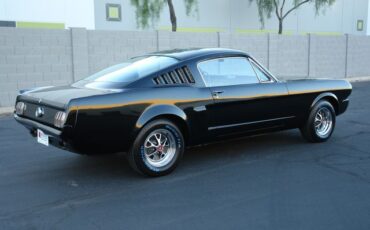 Ford-Mustang-1965-Black-Black-44