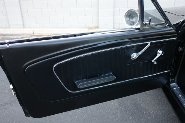 Ford-Mustang-1965-Black-Black-5