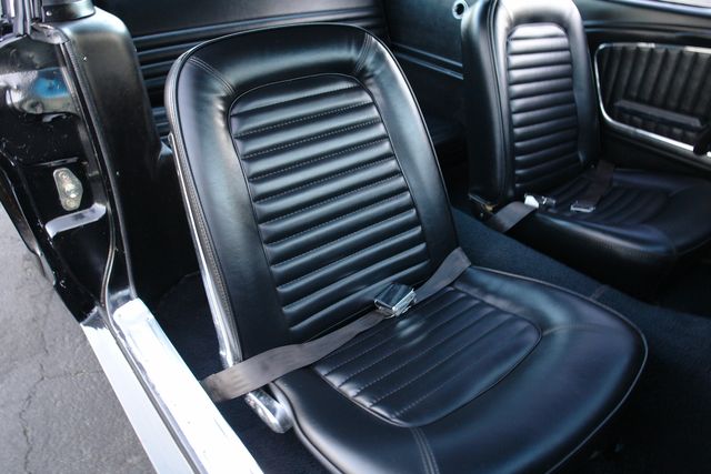 Ford-Mustang-1965-Black-Black-7