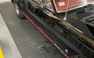 Ford-Mustang-1965-Black-Red-1