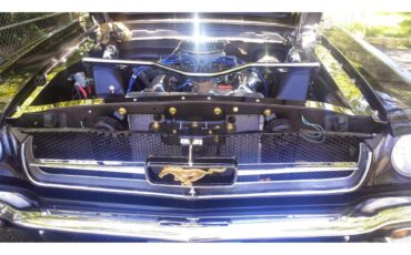 Ford-Mustang-1965-Black-Red-2