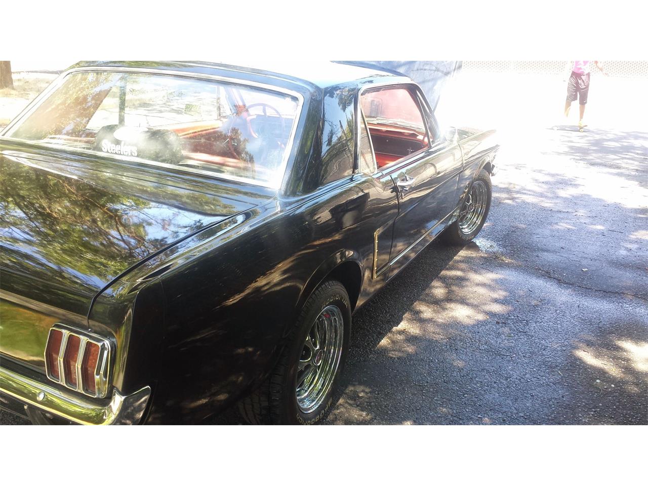 Ford-Mustang-1965-Black-Red-3